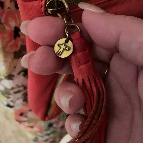 Hobo International red leather crossbody bag w/tassel - Picture 11 of 12